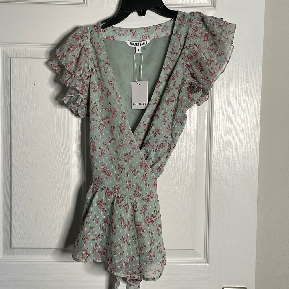 NWT Walter baker floral short ruffle sleeve wrap blouse